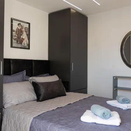 Parisian Luxury Apartment *